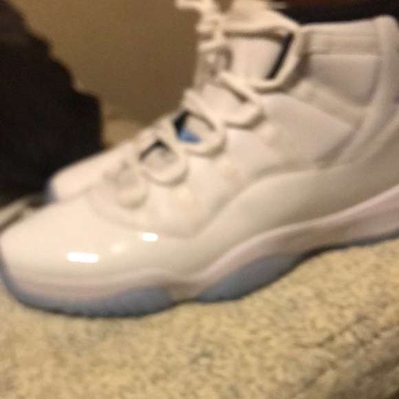 White High-Top Sneakers with Padded Collar and Ventilation